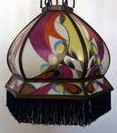 Hexogonale hanglamp, rond 1925. Model afgebeeld in catalogus uit 1925.
              <br/>
              Geveild bij Catawiki, 2015